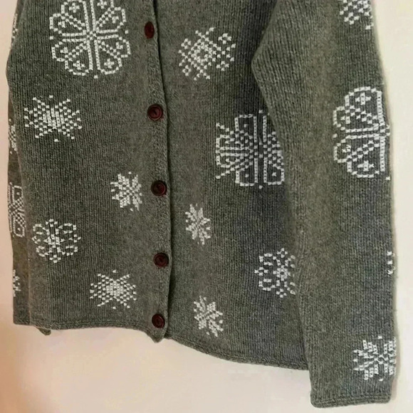 Wool Snowflake Knit Cardigan with Buttons - Picture 3 of 4